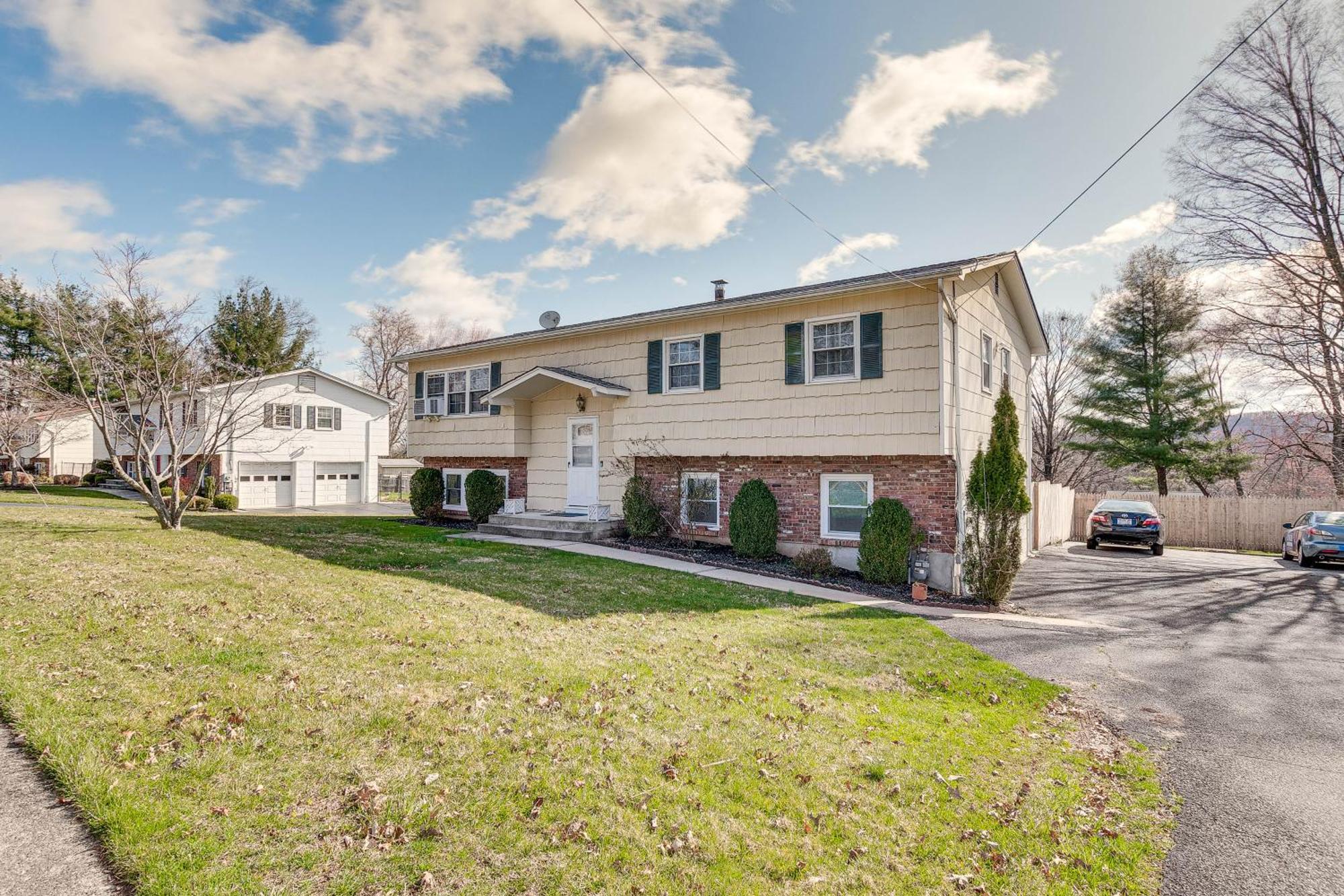 Apartment Rental 2 Mi To Rockland Lake State Park Valley Cottage Exterior photo